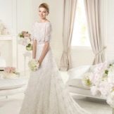 Gaun pengantin koleksi Elie Saab 2013 dengan lengan