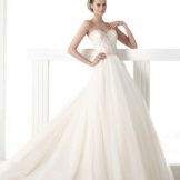 Pronovias wedding dress mula sa koleksyon ng GLAMOR na may mga perlas