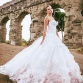 Vestido de novia de alessandro angelozzi con flores