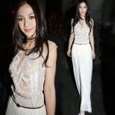 Bílé večerní šaty z Číny