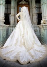 Musulmoniška vestuvinė suknelė su siuvinėjimu