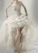 Krátke svadobné šaty s vlečkou a volánikmi