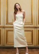 Vidutinio ilgio vestuvinė suknelė su apvalkalu