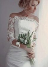 Īsa kāzu kleita ar mežģīņu piedurknēm