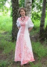 Pakaian perkahwinan dengan sulaman dalam gaya Rusia