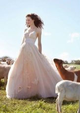 Lauku stila kāzu kleita ar izšuvumu