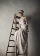 Pudrowa rustykalna suknia ślubna