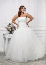 Svatební šaty pro tlusté nevěsty s korzetem a nadýchanou sukní