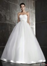 Gaun pengantin yang subur dari Amour Bridal