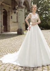 Gaun pengantin dari Armonia dengan bahagian atas kerawang