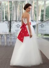 Vestuvinė suknelė su raudonu diržu Edelweis Fashion Group