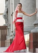 Suknia ślubna z czerwoną spódnicą i paskiem od Edelweis Fashion Group