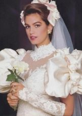 80-as évek stílusú esküvői ruha
