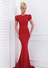 Gaun malam oleh Tony Bowls merah