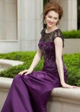 Gaun ungu untuk ibu pengantin lelaki