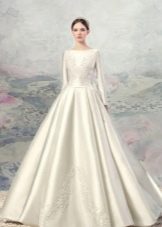 Satininė vestuvinė suknelė su siuvinėjimu