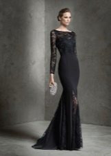Gaun malam hitam dengan sisipan renda