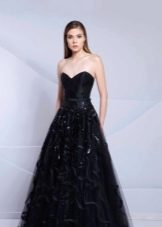 gaun malam hitam paras lantai dengan skirt kembang