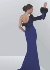 Blaues Abendkleid mit offenem Rücken