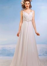 Vestido de novia estilo imperio con cortinas en el cuerpo