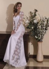 Rovné svadobné šaty s čipkovanou vsadkou