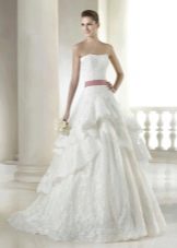 Lace wedding dress na may corset
