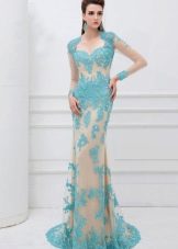 Gaun malam dengan renda biru