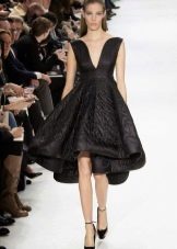 Vestido de noche corto en la parte delantera y largo en la espalda de Dior