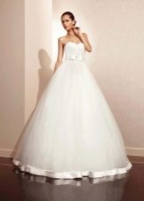 Gaun pengantin berlapis dari koleksi Alma