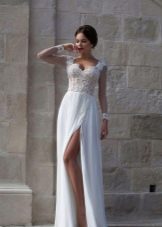 Gaun pengantin dengan belahan lantai dari koleksi Crystal Design 2015