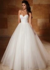 Exuberante vestido de novia de la colección Crystal Desing 2014