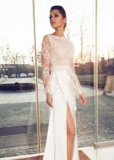 Vestit de núvia amb una escletxa de la col·lecció Crystal Desing 2014