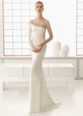 Gaun pengantin dengan korset bersulam dengan rhinestones