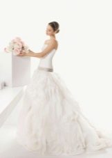 Gaun pengantin dari Rosa Clara 2013 dengan skirt kembang