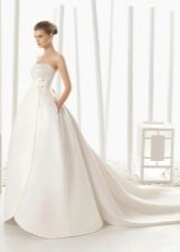 Gaun pengantin yang subur 2016 dengan kereta api