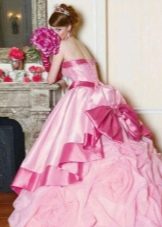 Sodriai rožinė vestuvinė suknelė