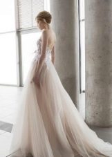Suknia ślubna z koronkowym gorsetem od Aurora