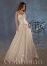 Váy cưới với áo nịt ngực từ bộ sưu tập Những mong muốn bí mật của gabbiano