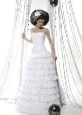 Gaun pengantin dari koleksi Courage berlapis