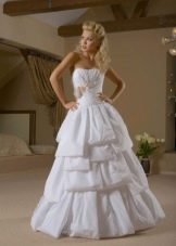 Gaun pengantin dari koleksi Femme Fatale berjenjang