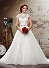 Gaun pengantin dari Bridal Collection 2014 ditutup