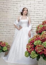 Gaun pengantin dengan tali bahu dari koleksi Love & Lacky