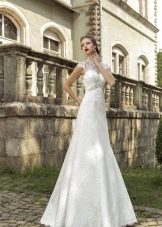 Gaun pengantin dengan leher tertutup dari Armonia