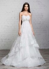 gaun pengantin dari Romanova a-line dengan rok berlapis-lapis