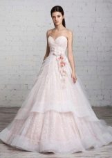 Gaun pengantin merah muda oleh Romanova