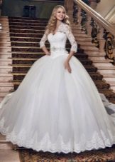 Gaun pengantin bengkak dengan lengan berpinggang rendah