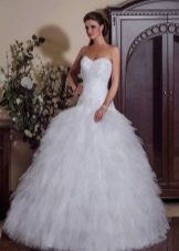 Gaun pengantin mewah dengan pinggang rendah