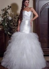  Gaun pengantin duyung dengan skirt kembang