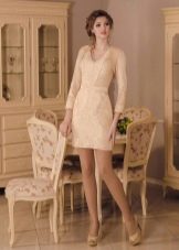 Gaun pengantin pendek dari sarung Victoria Pencil dengan lengan