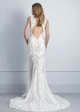 Gaun pengantin elegan dengan potongan di bagian belakang